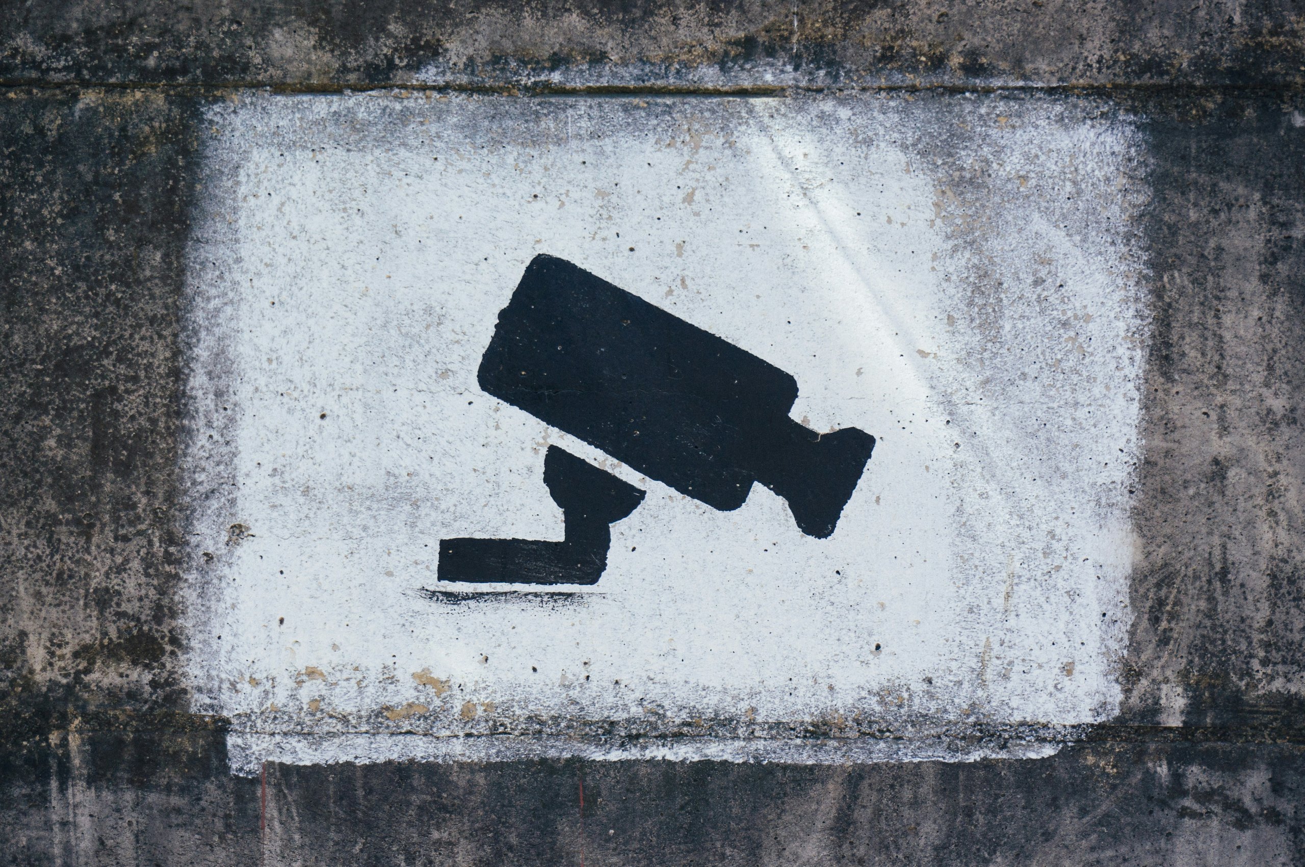 Imagen ilustrativa de la silueta pintada de una cámara de video-vigilancia